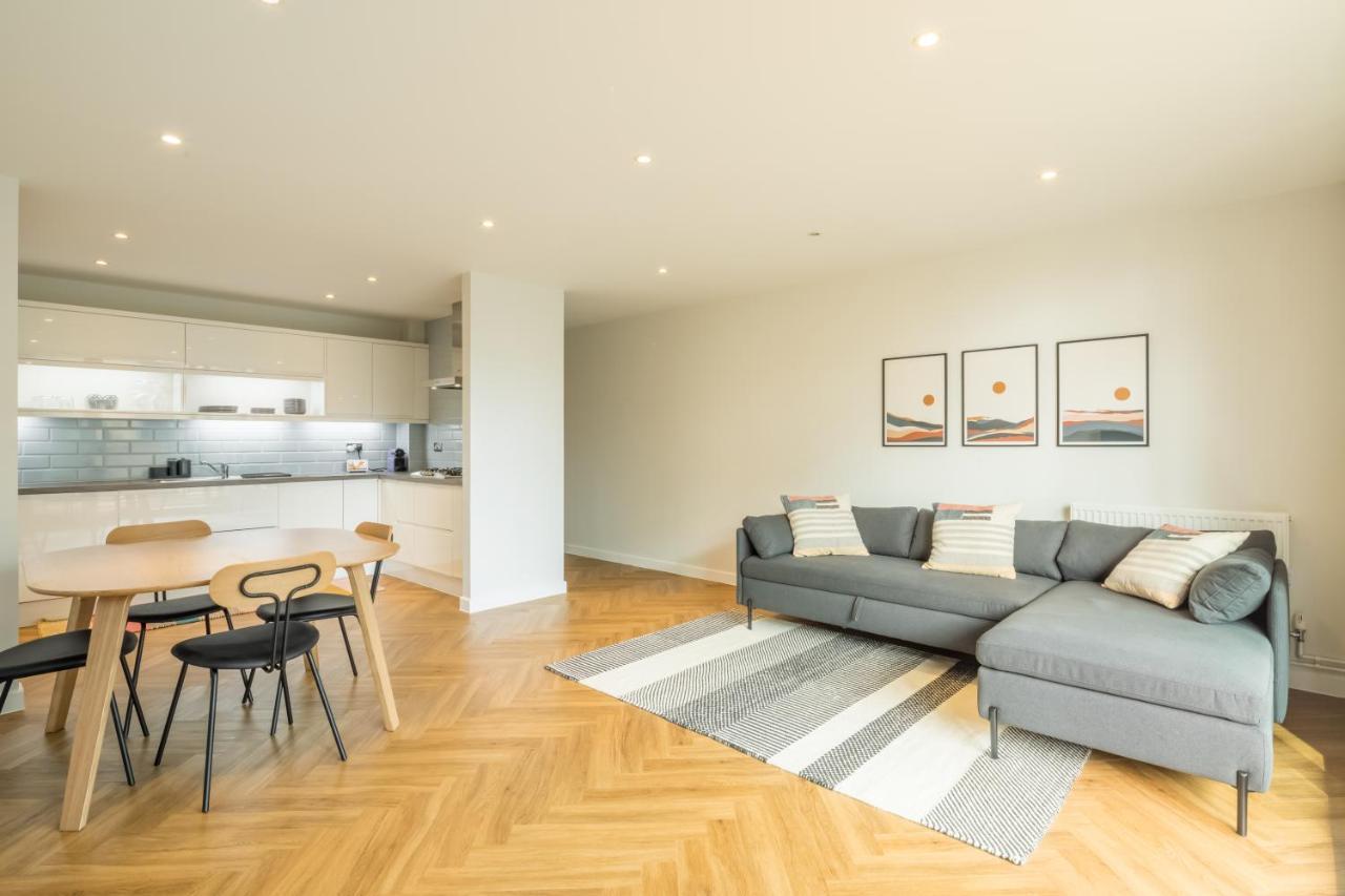Executive 2Br Apartment Next To Station + Parking CBG エクステリア 写真