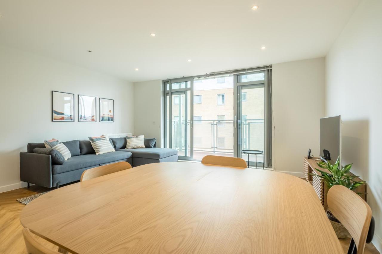 Executive 2Br Apartment Next To Station + Parking CBG エクステリア 写真