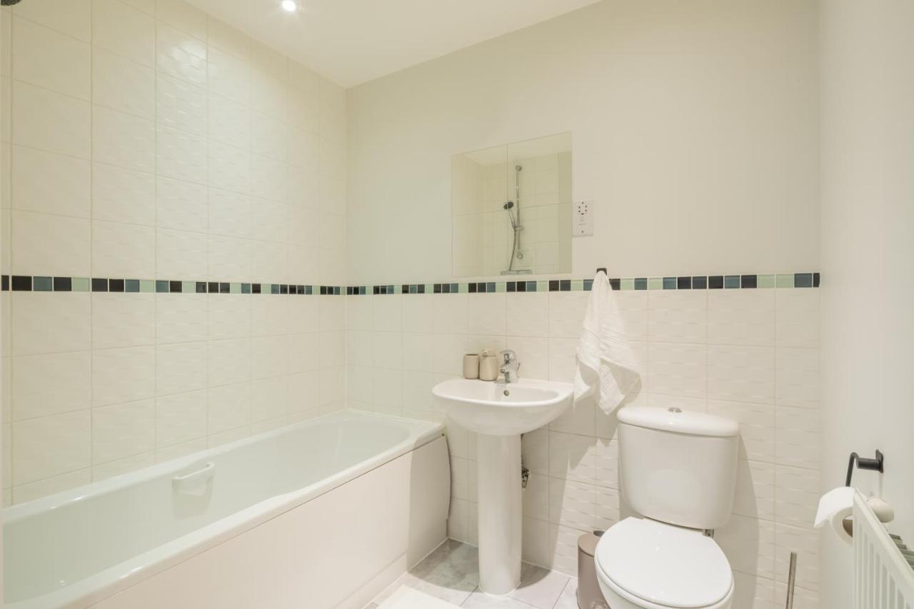 Executive 2Br Apartment Next To Station + Parking CBG エクステリア 写真