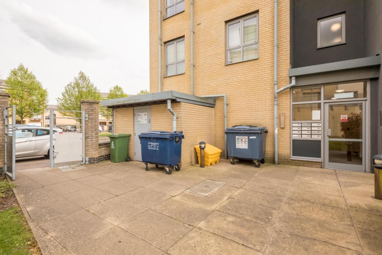 Executive 2Br Apartment Next To Station + Parking CBG エクステリア 写真