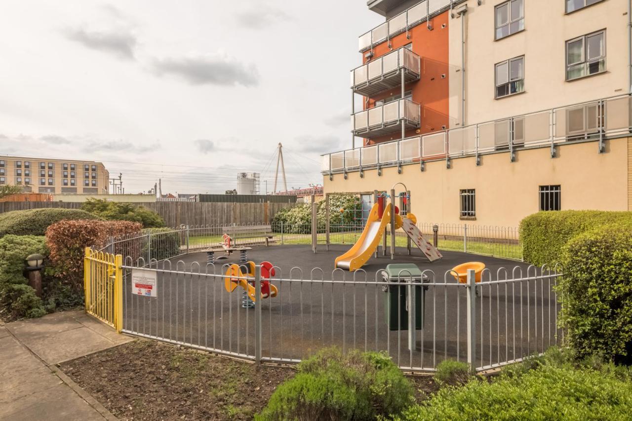 Executive 2Br Apartment Next To Station + Parking CBG エクステリア 写真