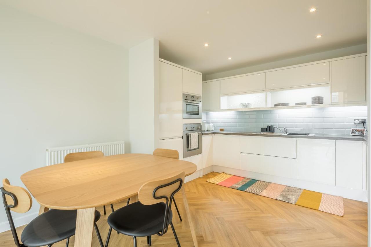 Executive 2Br Apartment Next To Station + Parking CBG エクステリア 写真