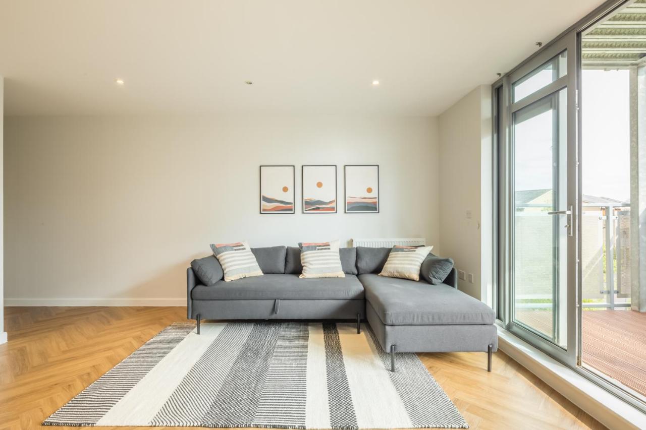 Executive 2Br Apartment Next To Station + Parking CBG エクステリア 写真