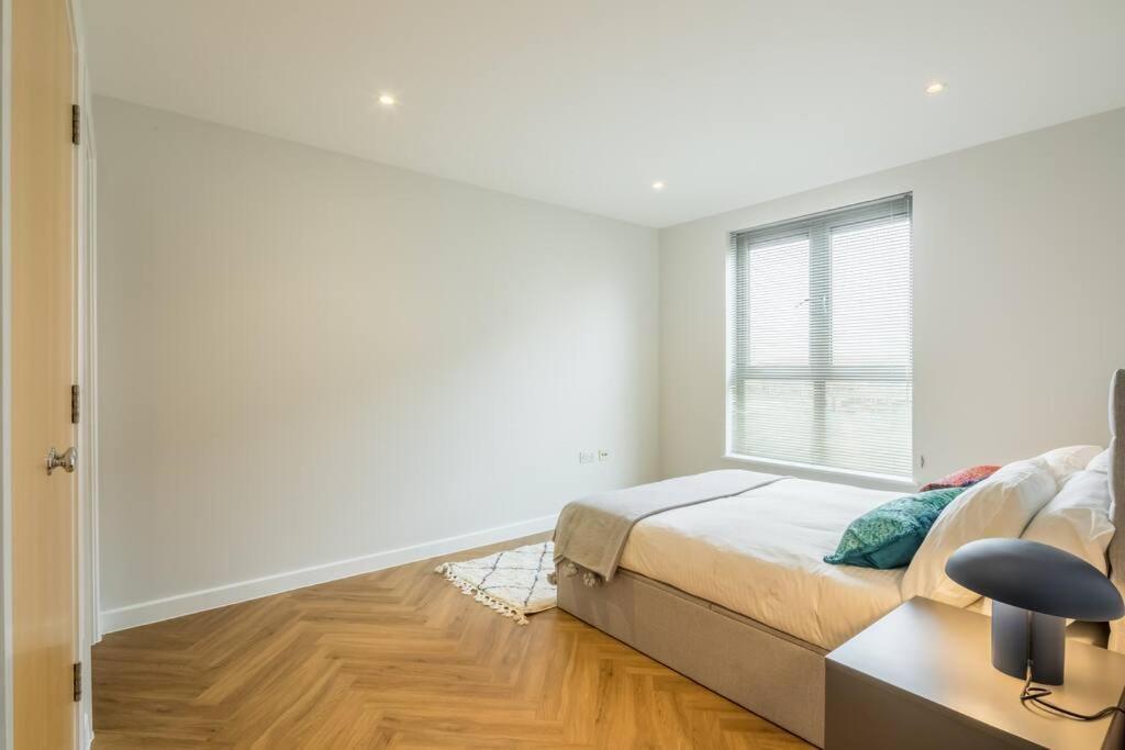Executive 2Br Apartment Next To Station + Parking CBG エクステリア 写真