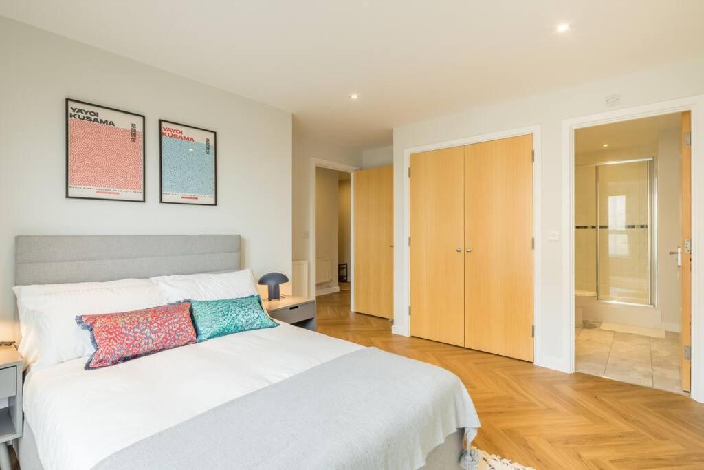 Executive 2Br Apartment Next To Station + Parking CBG エクステリア 写真